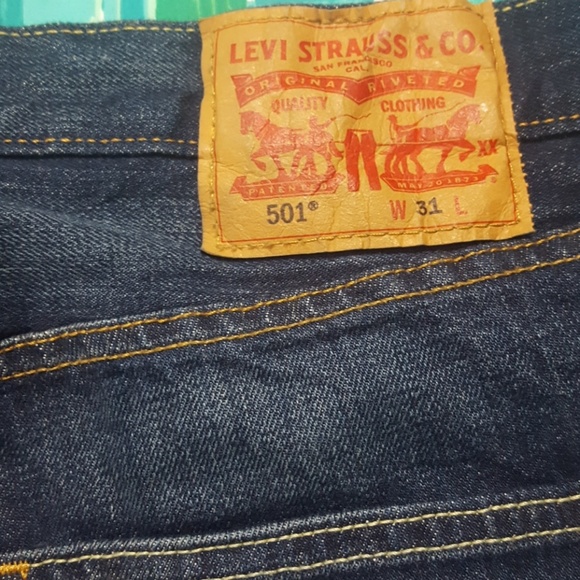 LEVI'S  CUTT-OFF SHORTS - Picture 3 of 6